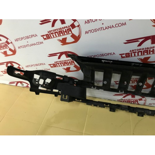 Кронштейн решетки радиатора Citroen Berlingo 2008- 9682581680